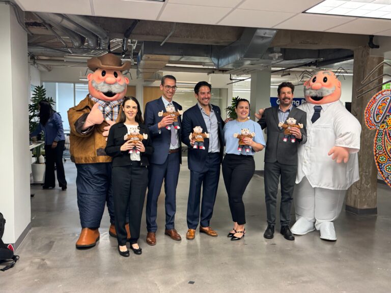 Dr. Simi expande su presencia en Estados Unidos: Víctor González Herrera